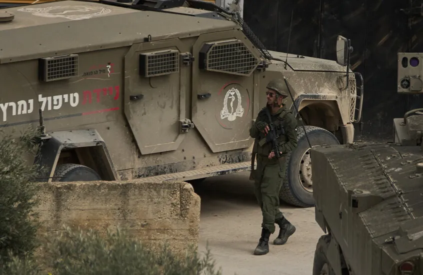 إسرائيل تستدعي مسؤولين أمنيين من الخارج وترفع حالة التأهب تحسبا لمواجهة محتملة مع إيران